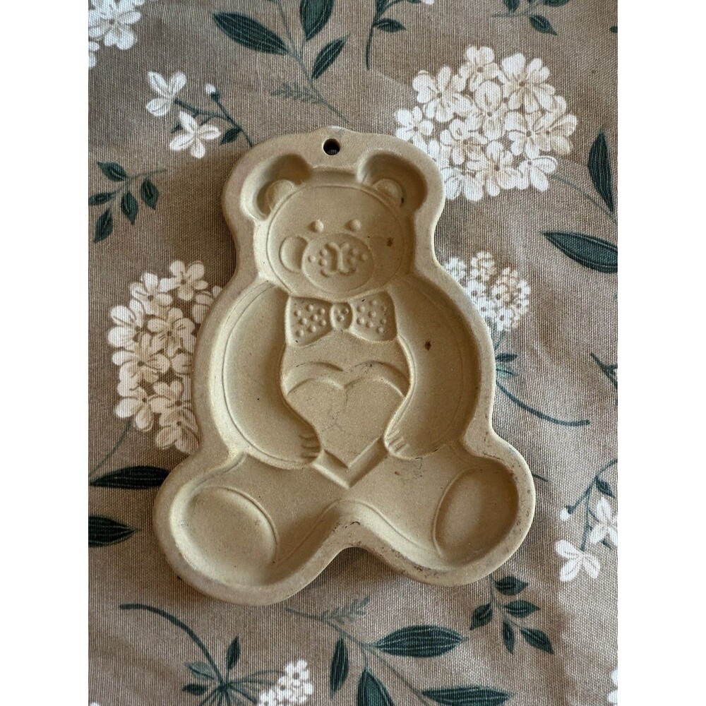 Pampered Chef Teddy Bear Holding Heart Cookie Mold 1991 Valentine's Day